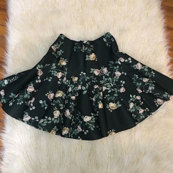 Lauren Conrad Runway Pleated flare skirt - Picture 2 of 6